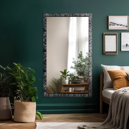 Miroir dans un large cadre en bois argenté – 9502001