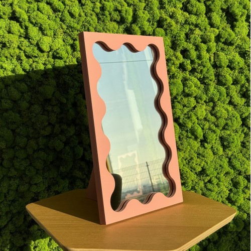 Miroir cosmétique dans un cadre rose en MDF - BLOBS PRISM PETITE