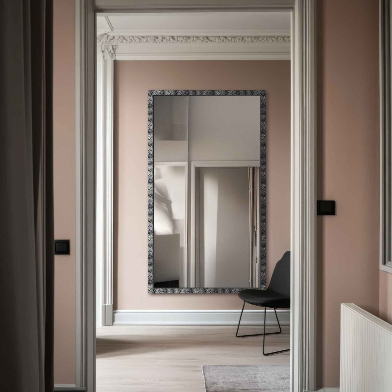 Miroir dans un large cadre en bois argenté – 9502001
