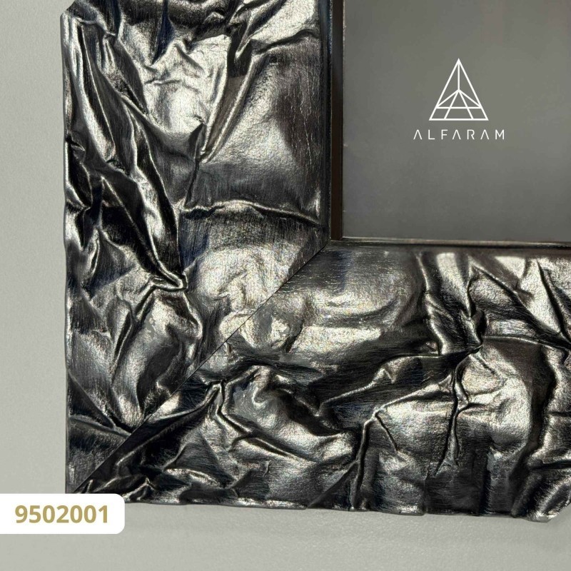 Miroir dans un large cadre en bois argenté – 9502001