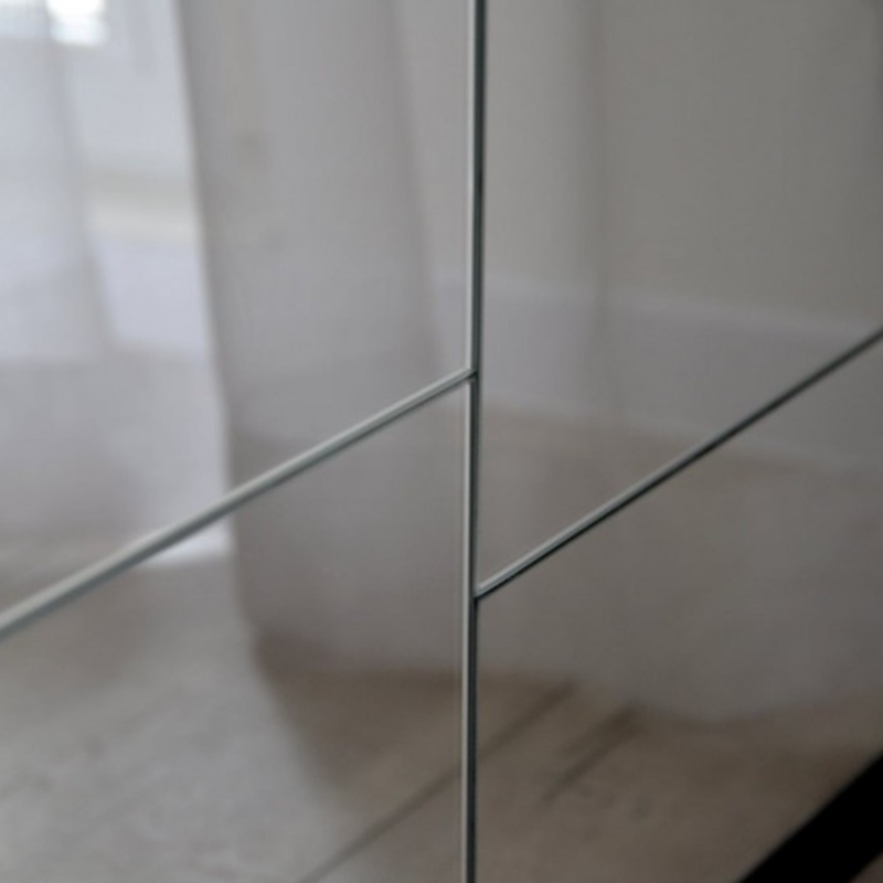 Miroir moderne de Mirrors - TETRIS - dans un beau cadre noir