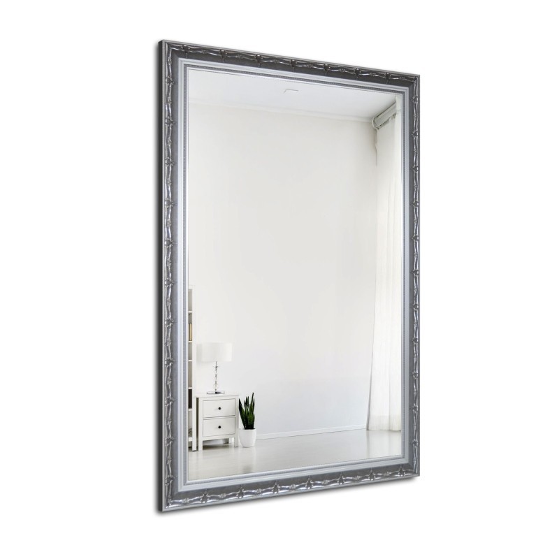 Miroir dans un cadre argenté orné - 8001001
