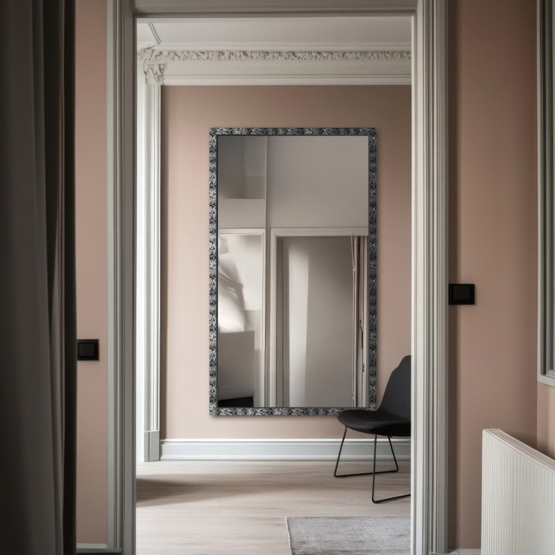 Miroir dans un large cadre en bois argenté – 9502001