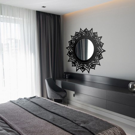 Miroir décoratif dans un cadre ajouré MARIKA