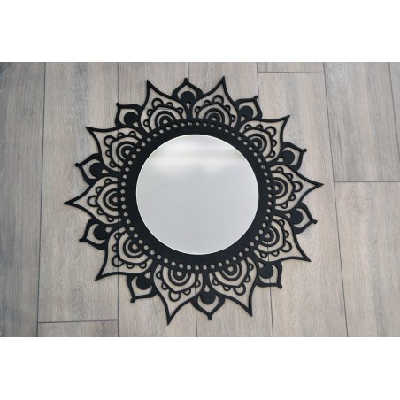 Miroir décoratif dans un cadre ajouré MARIKA