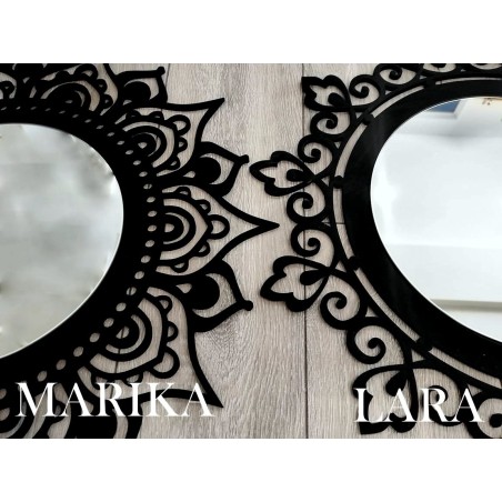 Miroir décoratif dans un cadre ajouré MARIKA