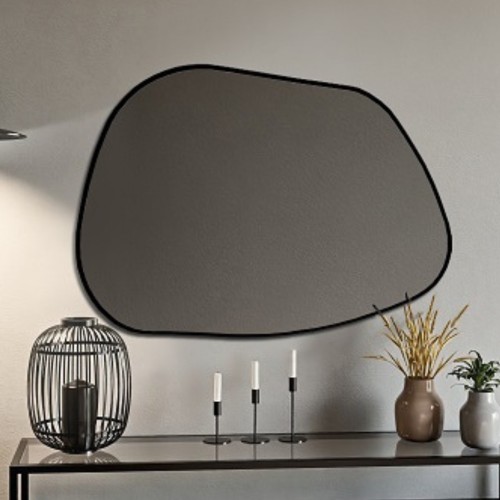 Lustro o organicznym kształcie w ramie MDF - BAZALT W RAMIE