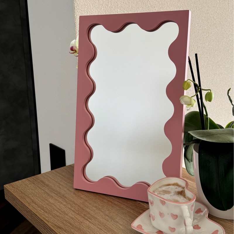 Miroir cosmétique dans un cadre rose en MDF - BLOBS PRISM PETITE