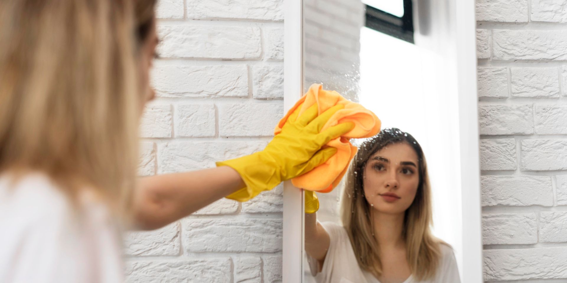 Comment redonner aux miroirs leur éclat d’antan ? Méthodes éprouvées
